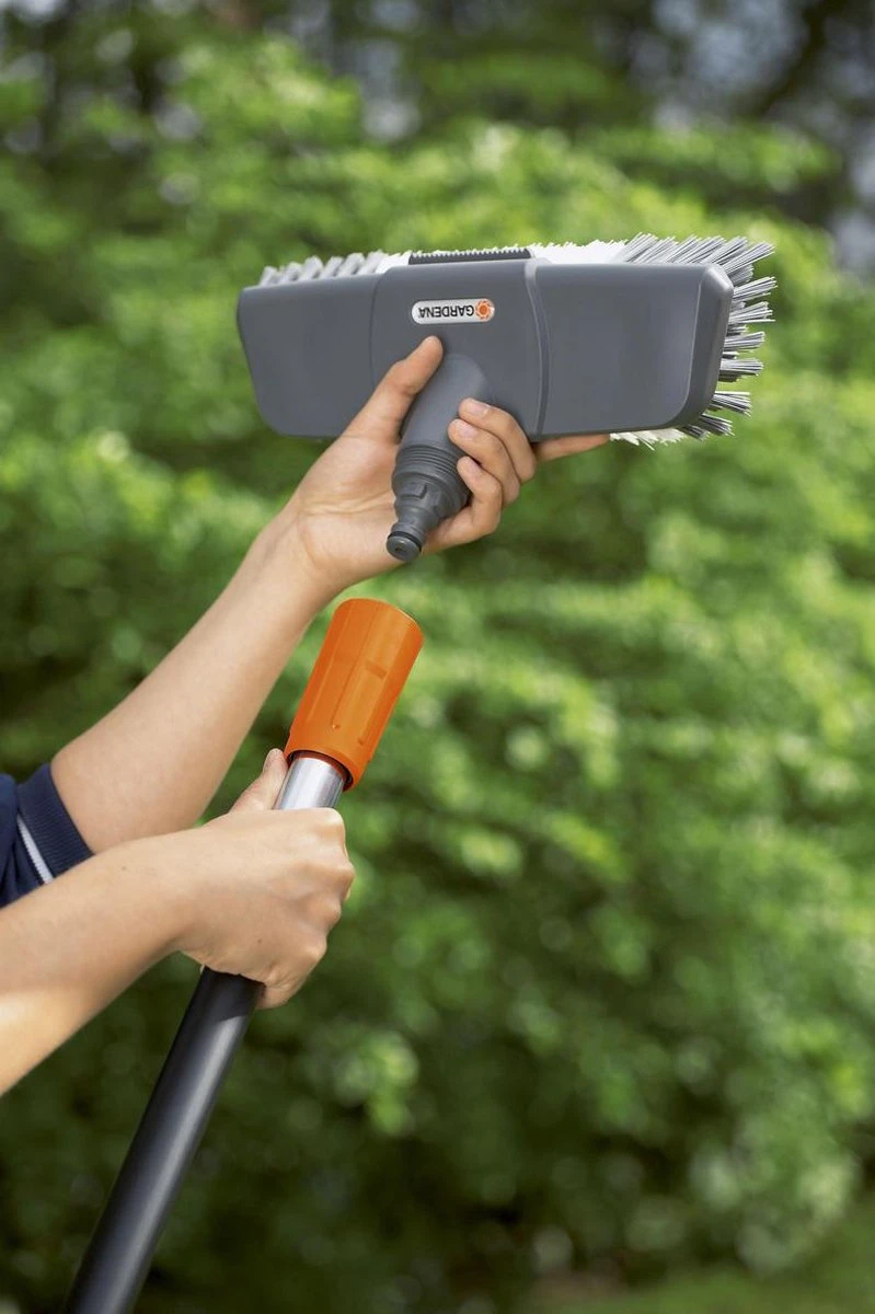 GARDENA Cleansystem Comfort Schrobber - Reinigen Van Paden - Terras - Oprit - Afbeelding 2