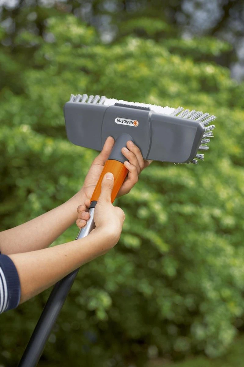 GARDENA Cleansystem Comfort Schrobber - Reinigen Van Paden - Terras - Oprit - Afbeelding 3